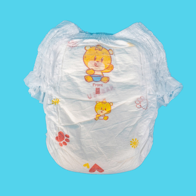 O bebê rápido da absorção levanta calças